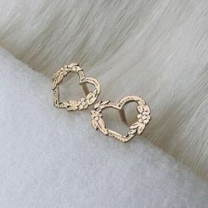 14k solid Gold Floral Heart Earring, Dainty Heart Studs